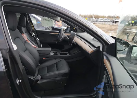 2025 Tesla Model Y Long Range Dual Motor All-Wheel Drive z USA, uszkodzony, nr VIN 7SAYGDEE8SF290411